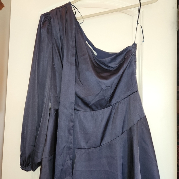 NWT ASTR The Label Satin Scarf One Shoulder Mini Dress Size L Side Zip Midnight - Picture 4 of 10